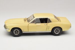 Ford Mustang Coupe Gelb The Walking Dead Greenlight 1:18 12958 Metall – Bild 4 von 8