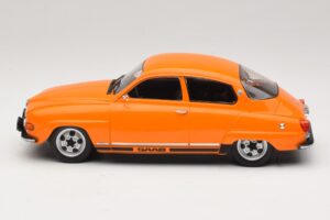Saab 96 V4 Orange MCG 1:18 MCG18654 Metall – Bild 3 von 6