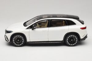 Mercedes EQS SUV X296 Manufaktur Diamond White NZG 1:18 B66960590 Metall – Bild 4 von 8