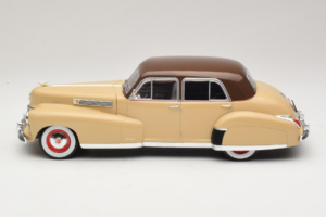 Cadillac Fleetwood Series 60 Special Beige MCG 1:18 MCG18656 Metall – Bild 3 von 6