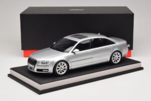 Audi A8 D3 W12 Ice Silver Metallic MotorHelix 1:18 MH030ISM Resin – Bild 7 von 7