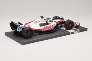 Haas VF-22 K. Magnussen Pole Position Brazilian GP 2022 Minichamps 1:18 117222120 Resin – Bild 2 von 7