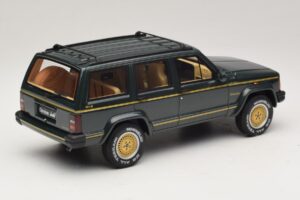 Jeep Cherokee XJ Limited Dark Hunter Green Otto 1:18 OT1340 Resin – Bild 2 von 6