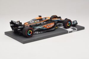 McLaren MCL36 O. Piastri Abu Dhabi Test 2022 Minichamps 1:18 537221828 Resin – Bild 2 von 7