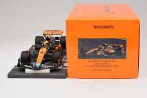McLaren MCL60 #4 L. Norris 2nd Place Hungarian GP 2023 Minichamps 1:18 537233004 Resin – Bild 6 von 7