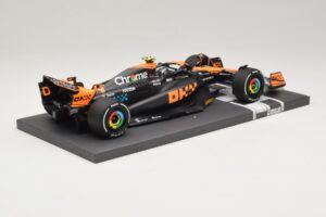 McLaren MCL60 #4 L. Norris 2nd Place Singapore GP 2023 Minichamps 1:18 537233404 Resin – Bild 2 von 7
