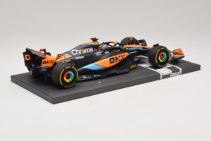 McLaren MCL60 #81 O. Piastri Hungarian GP 2023 Minichamps 1:18 537233081 Resin – Bild 2 von 7