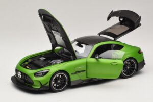 Mercedes AMG GT Black Series C190 Matt Green Metallic Minichamps 1:18 110032022 Metall – Bild 2 von 8