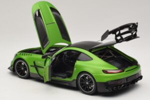 Mercedes AMG GT Black Series C190 Matt Green Metallic Minichamps 1:18 110032022 Metall – Bild 5 von 8