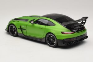 Mercedes AMG GT Black Series C190 Matt Green Metallic Minichamps 1:18 110032022 Metall – Bild 7 von 8
