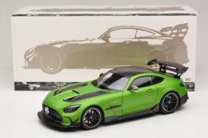 Mercedes AMG GT Black Series C190 Matt Green Metallic Minichamps 1:18 110032022 Metall – Bild 8 von 8