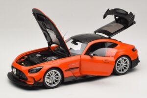 Mercedes AMG GT Black Series C190 Orange mit Silbernen Felgen Minichamps 1:18 110032024 Metall – Bild 2 von 8