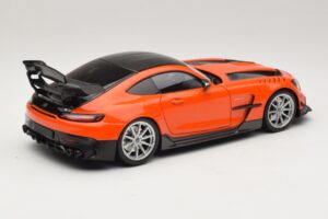 Mercedes AMG GT Black Series C190 Orange mit Silbernen Felgen Minichamps 1:18 110032024 Metall – Bild 3 von 8