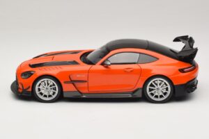 Mercedes AMG GT Black Series C190 Orange mit Silbernen Felgen Minichamps 1:18 110032024 Metall – Bild 4 von 8