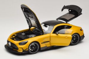 Mercedes AMG GT Black Series C190 Solarbeam Yellow Metallic Minichamps 1:18 110032021 Metall – Bild 2 von 8