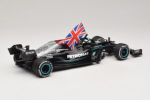Mercedes AMG Petronas W12 E Performance L. Hamilton Winner British GP 2021 Minichamps 1:18 110211144 Resin – Bild 2 von 7