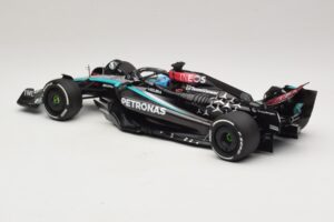 Mercedes AMG Petronas W15 E Performance G. Russell 2024 Minichamps 1:18 110240163 Resin – Bild 5 von 7