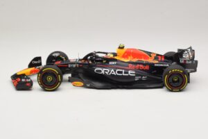 Oracle Red Bull Racing RB19 S. Perez Abu Dhabi GP 2023 Minichamps 1:18 110232311 Resin – Bild 3 von 7