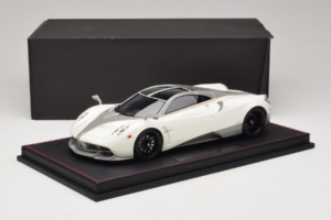 Pagani Huayra Luminous Green AB 1:18 REMC041 Resin – Bild 7 von 7