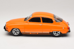 Saab 96 V4 Orange MCG 1:18 MCG18654 Metall – Bild 3 von 6