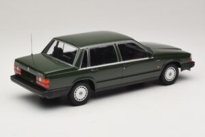 Volvo 740 GL Dunkelgrün Minichamps 1:18 155171702 Metall – Bild 2 von 6