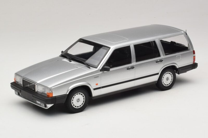 Volvo 740 GL Kombi Silber Minichamps 1:18 155171770 Metall