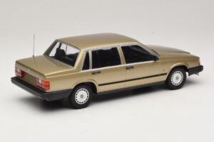 Volvo 740 GL Gold Minichamps 1:18 155171700 Metall – Bild 2 von 6