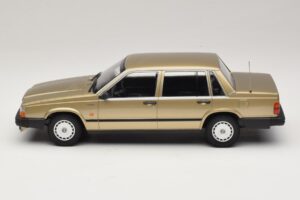 Volvo 740 GL Gold Minichamps 1:18 155171700 Metall – Bild 3 von 6