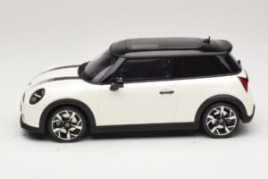 Mini Cooper S F66 Nanuq White Metallic Otto 1:18 OT1245 Resin – Bild 3 von 6