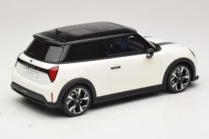 Mini Cooper S F66 Nanuq White Metallic Otto 1:18 OT1245 Resin – Bild 2 von 6