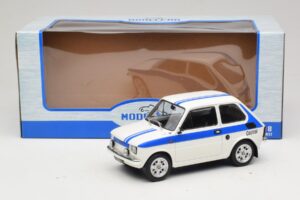 Fiat 126 Castrol Livery Weiss Blau MCG 1:18 MCG18666 Metall – Bild 6 von 6