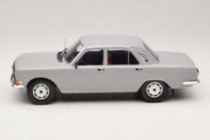 GAZ Volga GAZ-24-10 Grau MCG 1:18 MCG18016 Metall – Bild 3 von 6