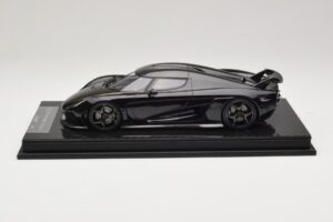 Koenigsegg Regera Schwarz Carbon-Paket FrontiArt 1:18 F079-179 Resin – Bild 3 von 7