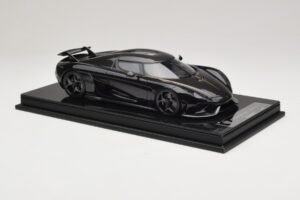 Koenigsegg Regera Schwarz Carbon-Paket FrontiArt 1:18 F079-179 Resin – Bild 4 von 7