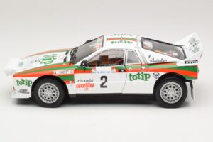 Lancia 037 #2 A. Bettega / M. Perissinot Rally San Marino 1984 Kyosho 1:18 08306F Metall – Bild 4 von 8