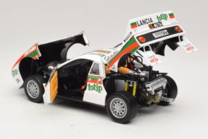 Lancia 037 #2 A. Bettega / M. Perissinot Rally San Marino 1984 Kyosho 1:18 08306F Metall – Bild 5 von 8