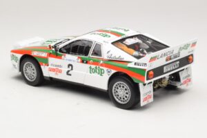 Lancia 037 #2 A. Bettega / M. Perissinot Rally San Marino 1984 Kyosho 1:18 08306F Metall – Bild 7 von 8