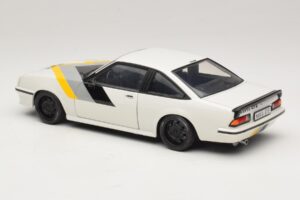 Opel Manta B GT/E Weiss Custom Schwarze Felgen Revell 1:18 08422 Metall – Bild 7 von 8