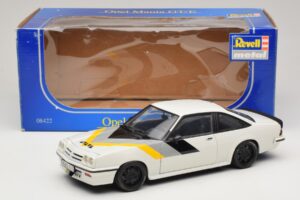 Opel Manta B GT/E Weiss Custom Schwarze Felgen Revell 1:18 08422 Metall – Bild 8 von 8
