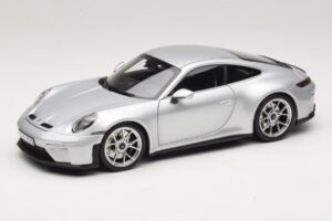 Porsche 911 992.2 GT3 Touring Package GT Silver Metallic Norev 1:18 Porsche 911 992.2 GT3 Touring Package GT Silver Metallic Norev 1:18 187002 Metall