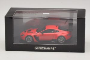 Aston Martin V12 Vantage GT3 Rot Minichamps 1:43 4371121392 Metall – Bild 4 von 4