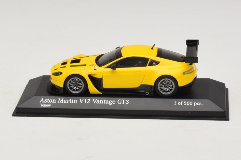 Aston Martin V12 Vantage GT3 Gelb Minichamps 1:43 Aston Martin V12 Vantage GT3 Gelb Minichamps 1:43 437121391 Metall