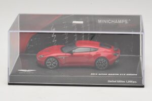 Aston Martin V12 Zagato Rot Minichamps 1:43 437137220 Metall – Bild 4 von 5
