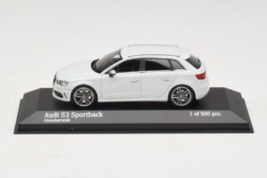 Audi S3 8V Sportback Weiss Minichamps 1:43 437013010 Metall