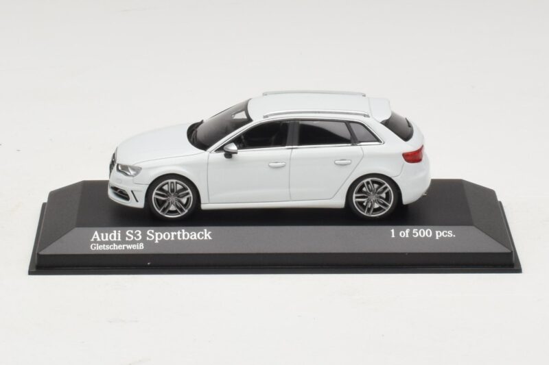 Audi S3 8V Sportback Weiss Minichamps 1:43 Audi S3 8V Sportback Weiss Minichamps 1:43 437013010 Metall