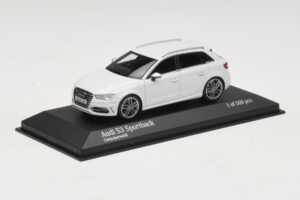 Audi S3 8V Sportback Weiss Minichamps 1:43 437013010 Metall – Bild 2 von 4