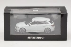 Audi S3 8V Sportback Weiss Minichamps 1:43 437013010 Metall – Bild 4 von 4