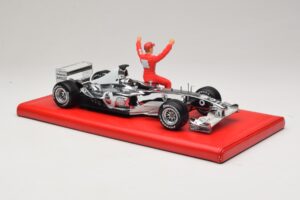 Ferrari F2004 #1 M. Schumacher Six Time World Champion 2004 Chrom Silber Hot Wheels 1:18 C7332 Metall – Bild 4 von 6