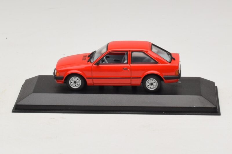 Ford Escort Mk3 3-Türer Rot Minichamps 1:43 Ford Escort Mk3 3-Türer Rot Minichamps 1:43 400085000 Metall