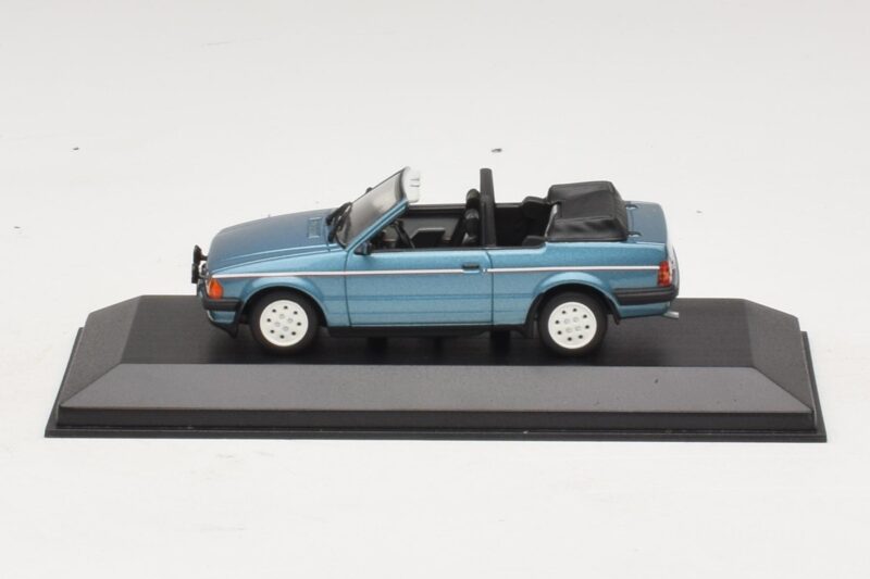 Ford Escort Mk3 Cabriolet Blau Metallic Minichamps 1:43 Ford Escort Mk3 Cabriolet Blau Metallic Minichamps 1:43 400085030 Metall